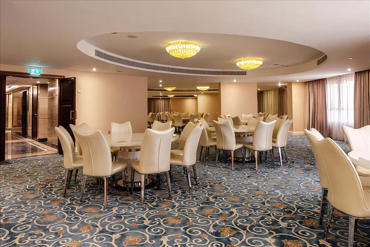 Crystal Plaza Al Majaz 4* الشارقة