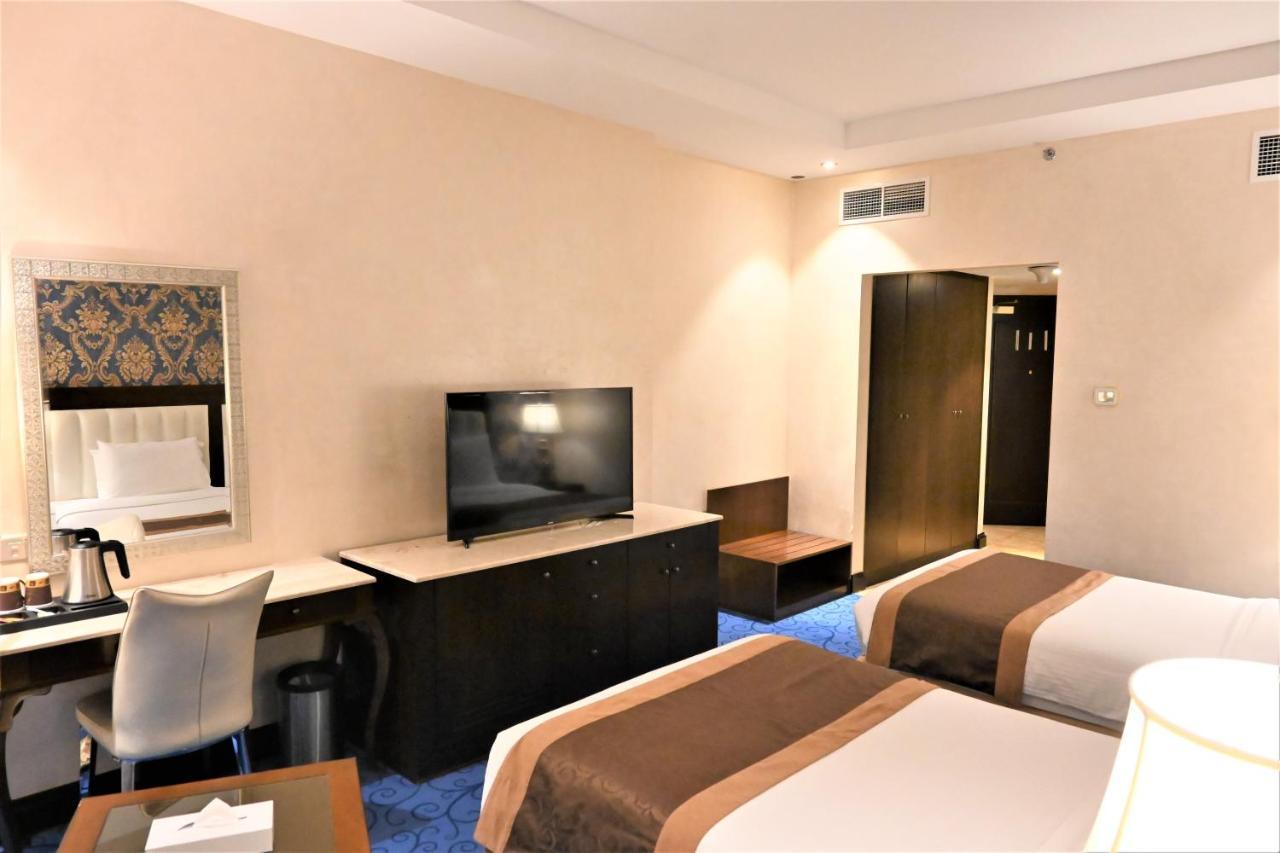 Crystal Plaza Al Majaz 4* الشارقة